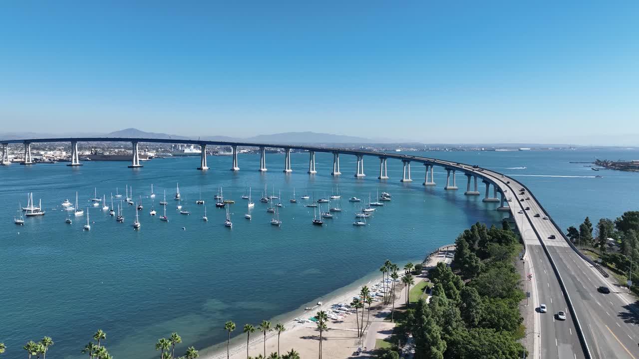 미국 캘리포니아 주 샌디에이고 에 있는 코나라도 만 다리