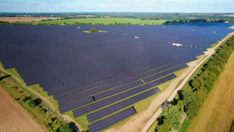 Blick-über-Die-Solaranlage.-Antennenfuß-Hoch