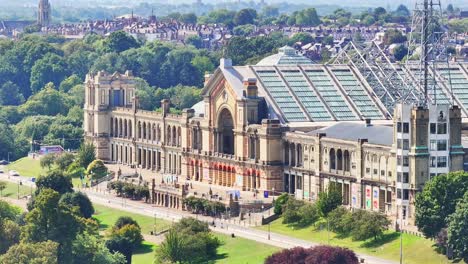la fachada del palacio de alexandra en londres