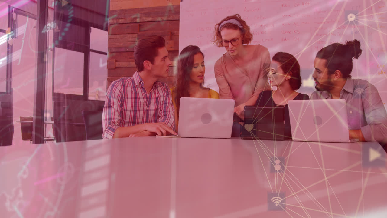 animación y red de conexiones entre diversas trabajadoras y trabajadores