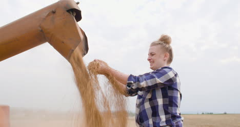 Wheat-Grains-In-Farmer-Hands-Agriculture-2