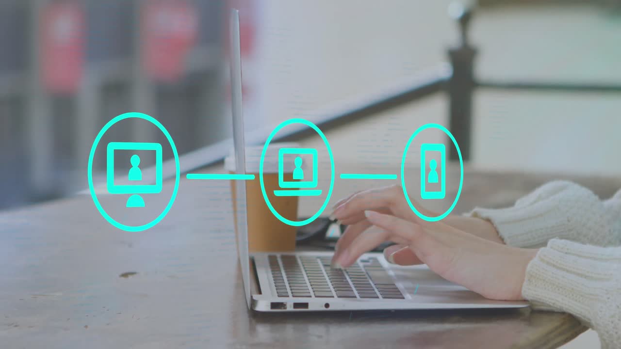 animación de la red de conexiones con iconos sobre las manos usando computadora portátil
