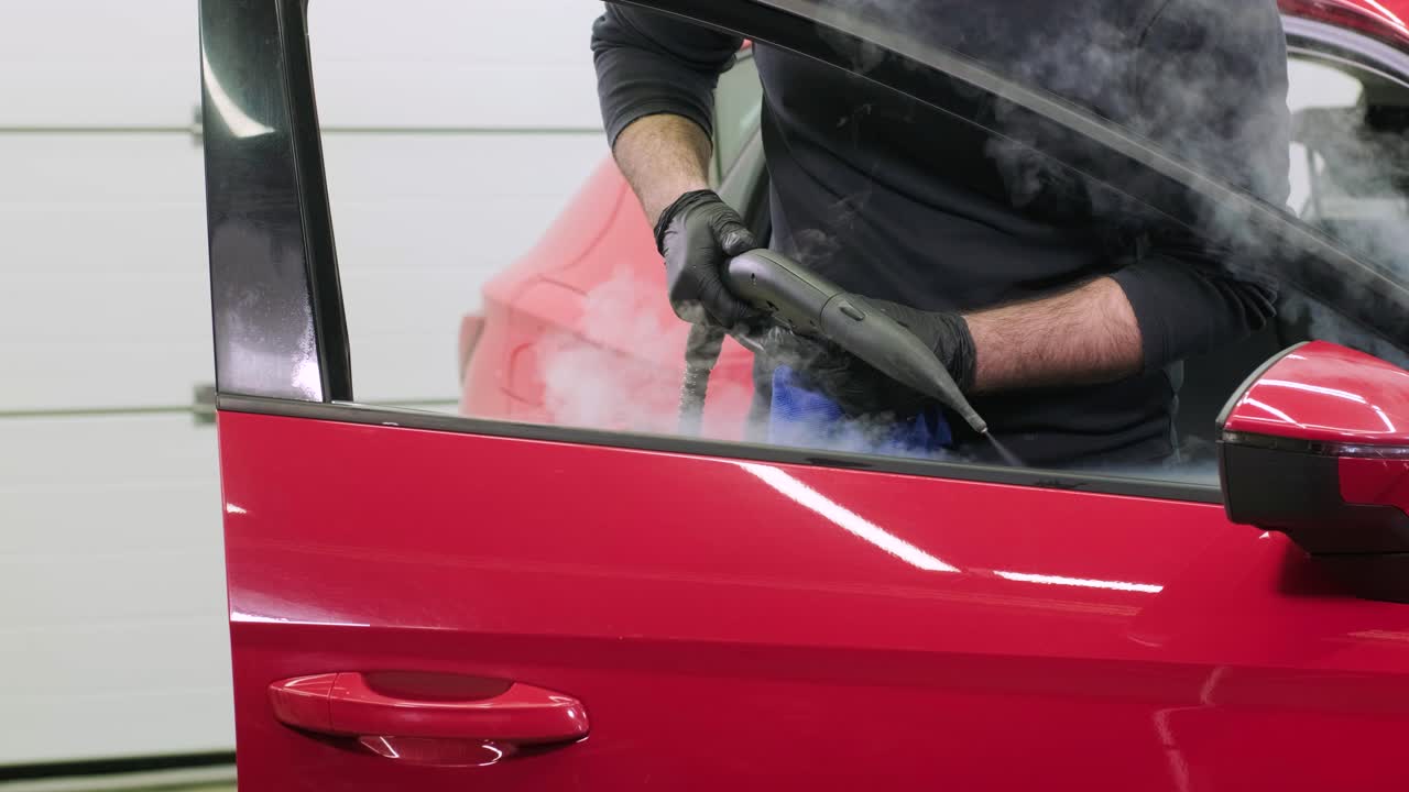 전문적인 자동차 청소. 샤워. 인테리어 세부 사항. 자동차 인테리어를 건조 청소 및 세부 사항; 깊은 좌석 청소; 자동차 세탁에서 거품을 는; 먼지에서 자동차 패널을 청소하는; 진공청소기