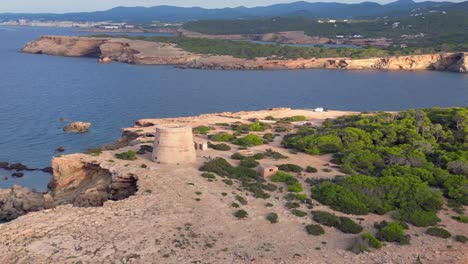 el atardecer costero mediterráneo antigua torre histórica