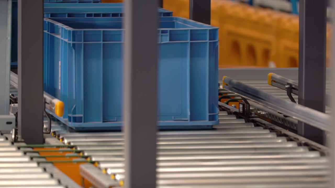 Transmitting Of Factory industrial smart conveyor belt at Large Scale Smart Distribution Warehouse, Production Line