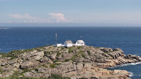 Beeindruckender-Leuchtturm-Von-Stavernsodden-Am-Küstenleuchtfeuer-Von-Larvik-In-Norwegen