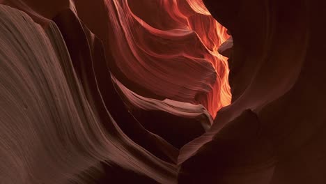 Navajo-Upper-Antelope-Canyon---Slot-Canyon-In-Arizona,-USA-Mit-Fließenden-Sandsteinwänden