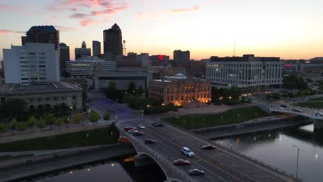 Puesta-De-Sol-Sobre-Des-Moines,-Iowa