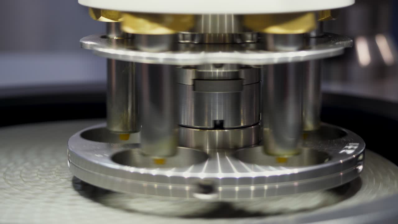 고속 회전하는 산업 기계의 클로즈업