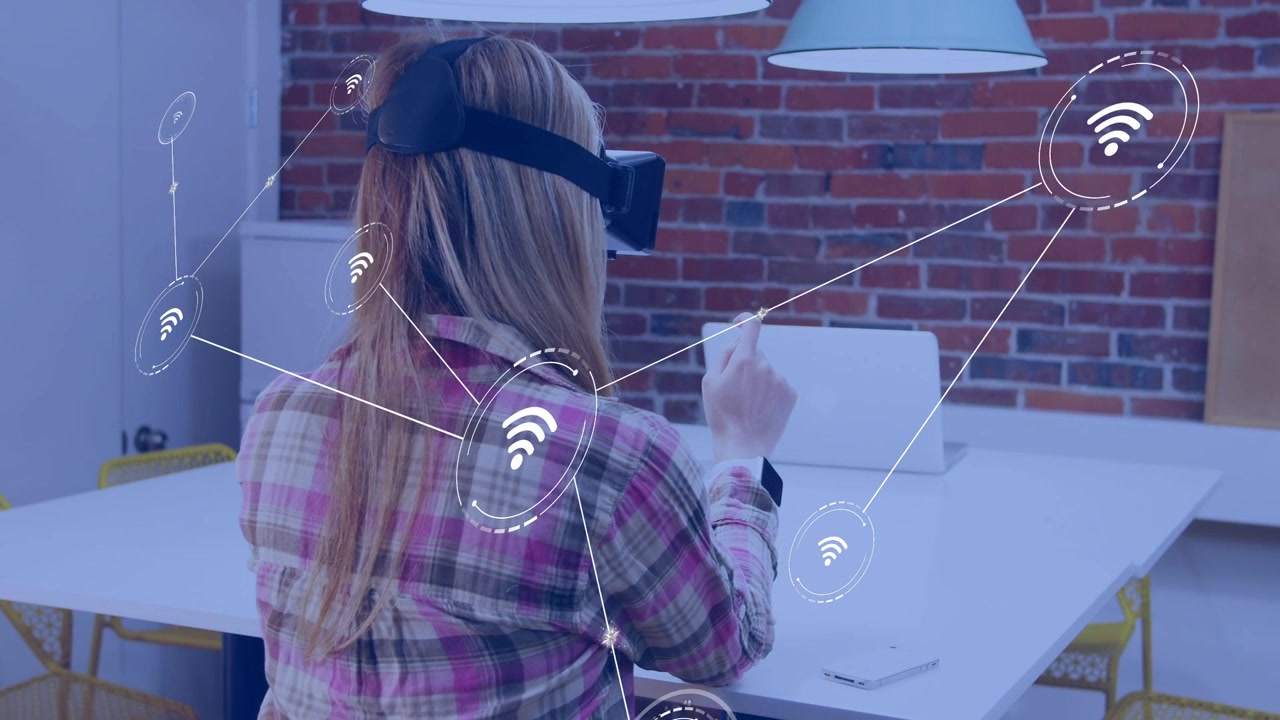 Donna con visore VR che gesticola, icona Wi-Fi fioca che appare e rete olografica che si espande per una demo tecnologica.
