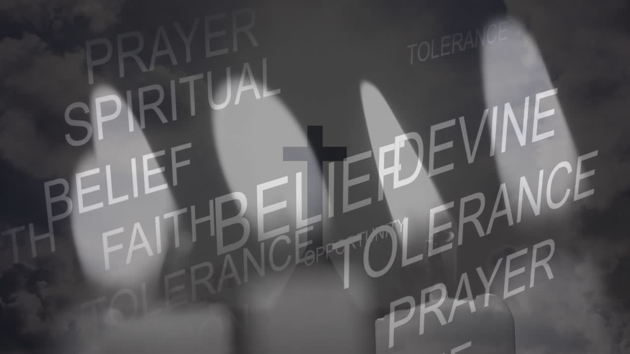 푸른 하늘을 배경으로 기독교 십자가 위에 여러 가지 종교적인 단어