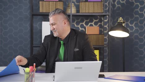 empleado satisfecho, hombre de negocios.