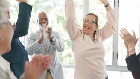 High-Five,-Diversity-Geschäftsleute