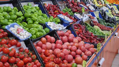productos frescos en un mercado de comestibles