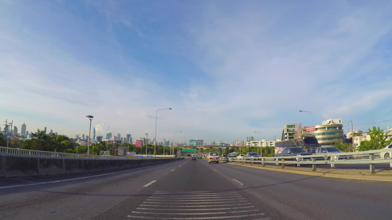 찰렘 마하 나콘 고속도로에서 방으로 운전