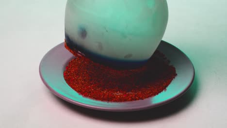 taza de vidrio con condimento de tajin