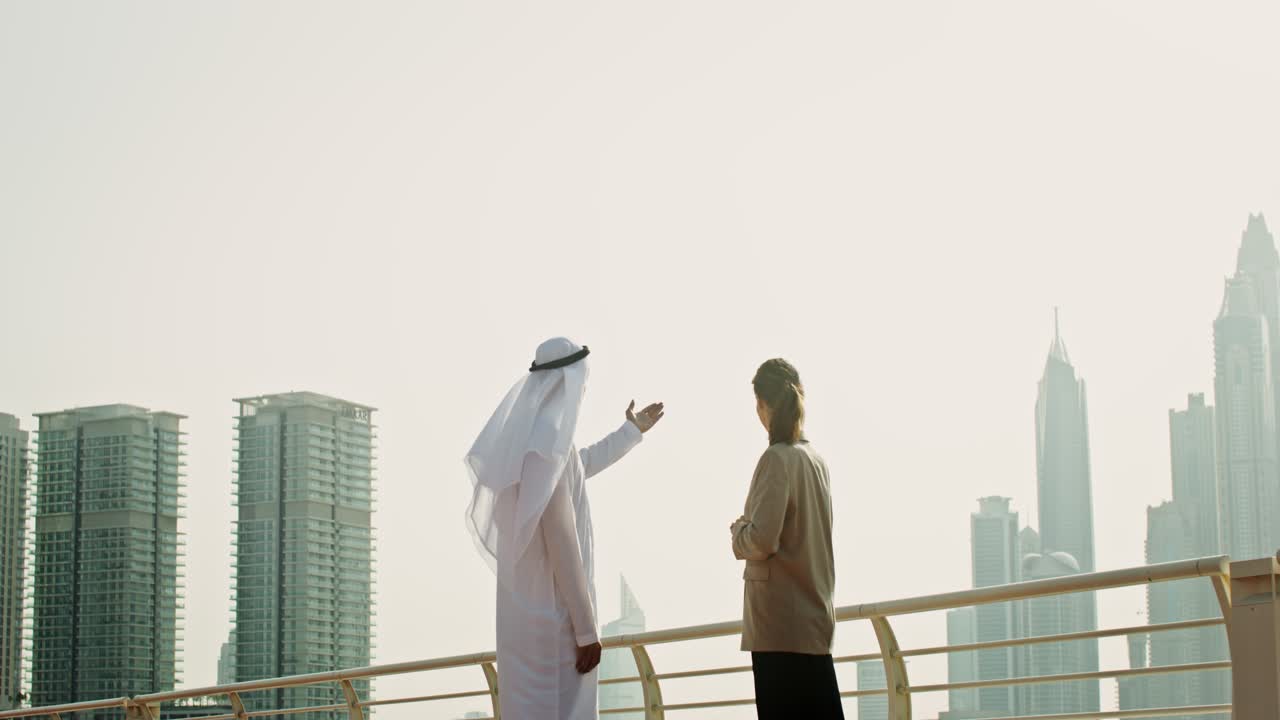 discusión de negocios en dubai