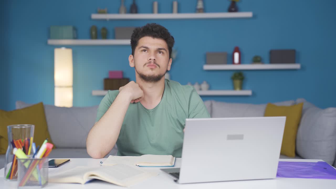 el estudiante varón olvidadizo.