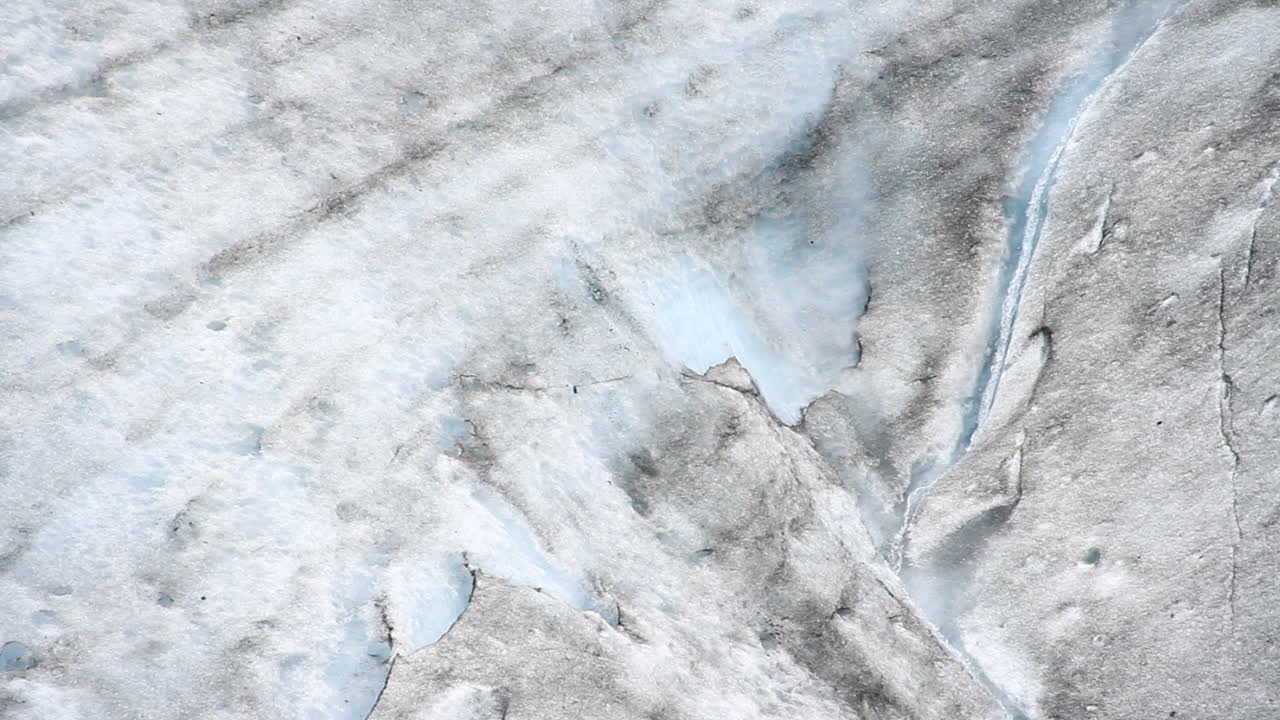 빙하가 녹아서 시내로 형성