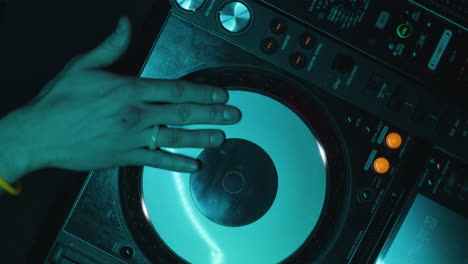 dj en la discoteca