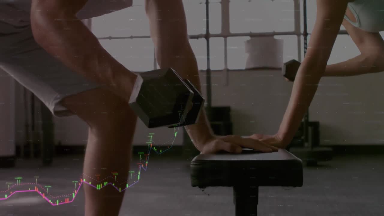 금융 데이터 처리의 애니메이션: 백인 커플이 무게를 들어 올리는 것