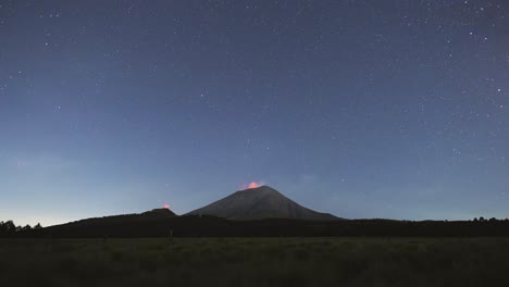 timelapse of the popocatepetl volcano erupting during the night