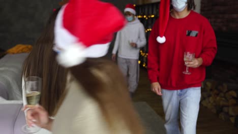 fiesta de navidad con distanciamiento social