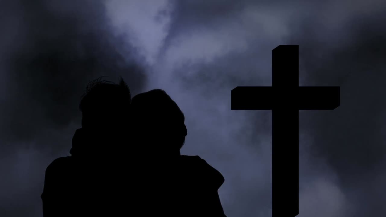 animación de la silueta de un hombre con un niño sobre nubes y cruz