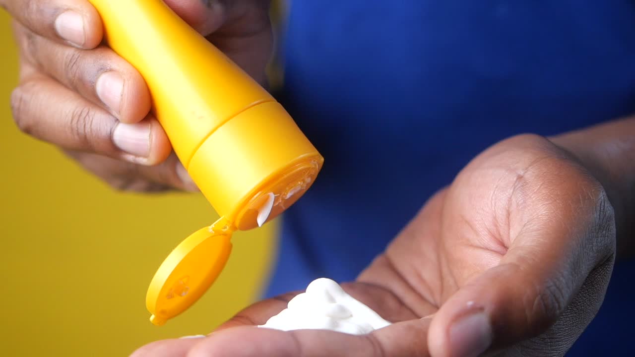 la aplicación de protector solar