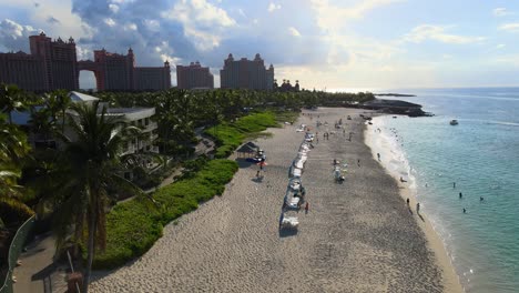 Costa-De-La-Isla-Paradisíaca-Y-El-Hermoso-Complejo-Atlantis-Bahamas