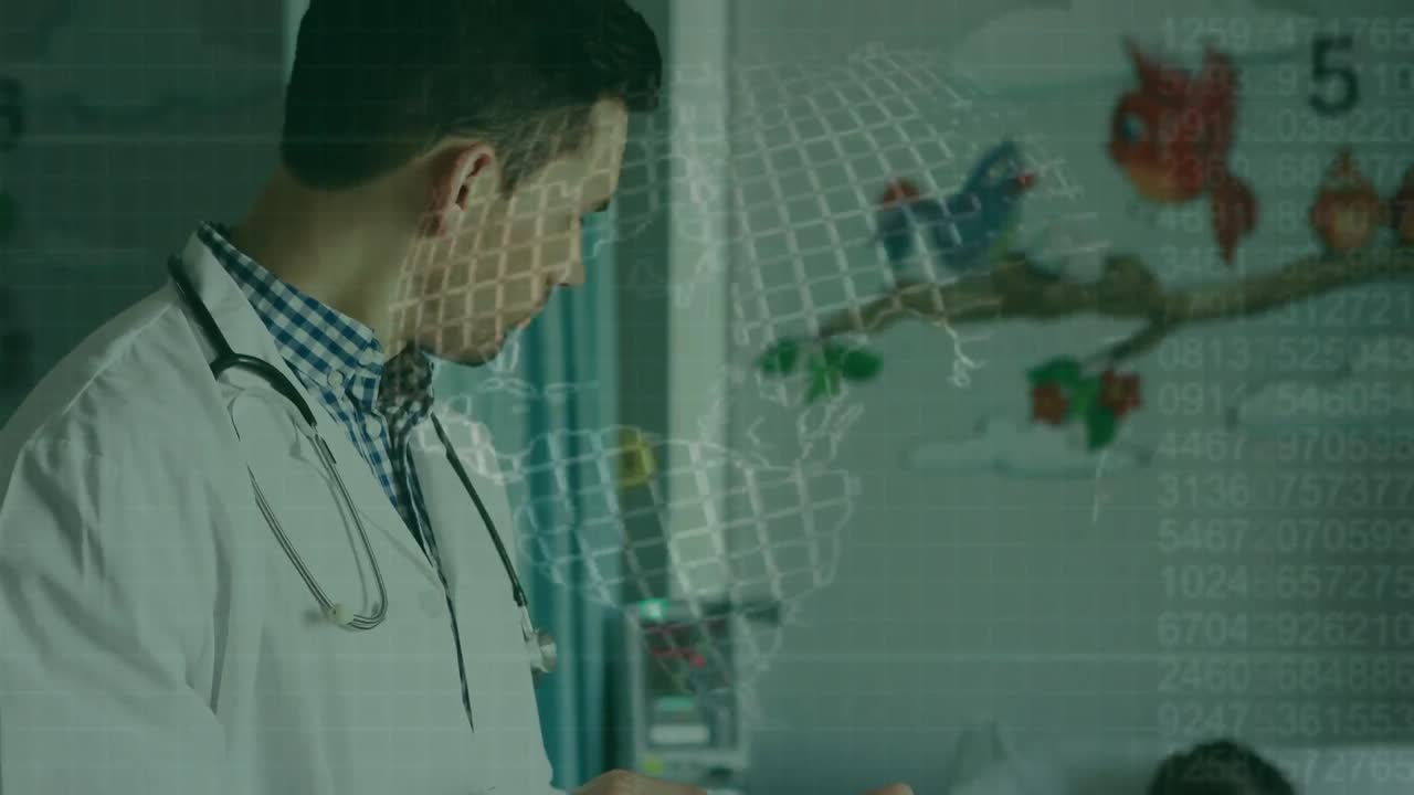 태블릿을 사용하는 백인 남성 의사에 대한 데이터 처리 애니메이션