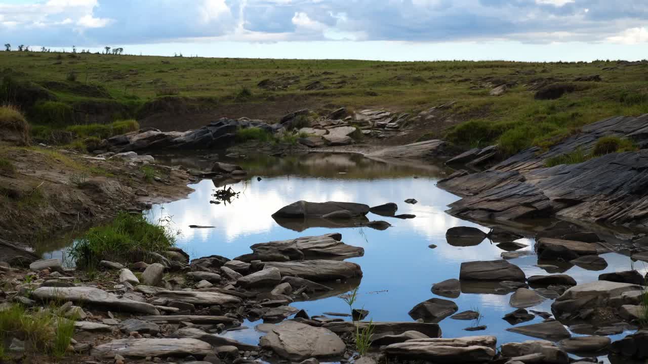disparo de inclinación sobre un pozo de agua seco en áfrica