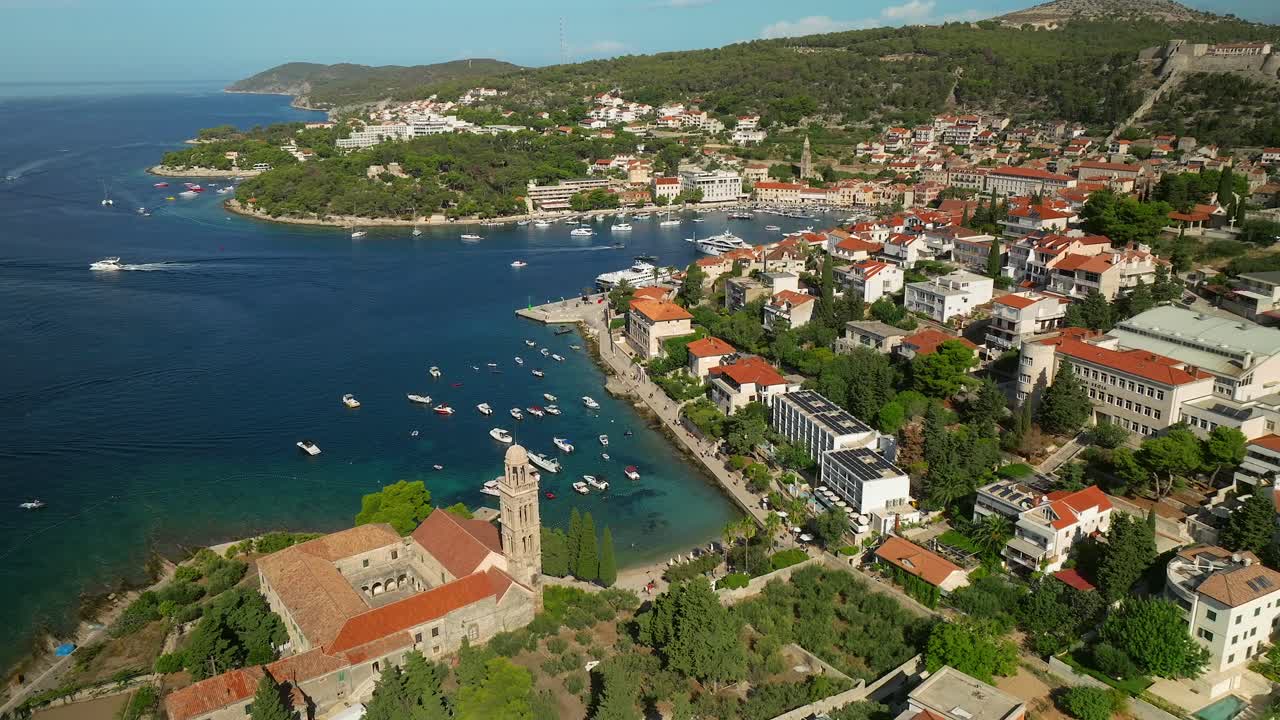 남부 흐 바르 크로아티아에 접근하는 조감도