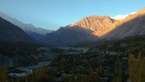 valle de hunza, norte de pakistán al amanecer