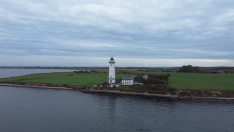 pequeña isla con hermosa naturaleza