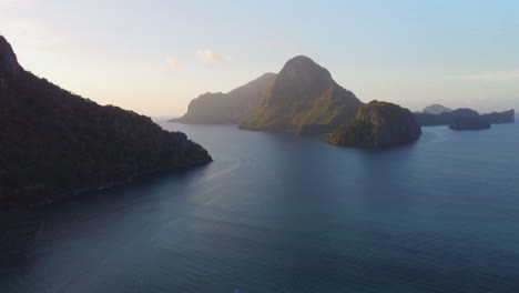 Drohnenaufnahme-Der-Herrlichen-Aussicht-Auf-Die-Inseln-In-Elnido,-Palawan,-Philippinen