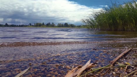 disparo de primer plano de agua de lago pacífico