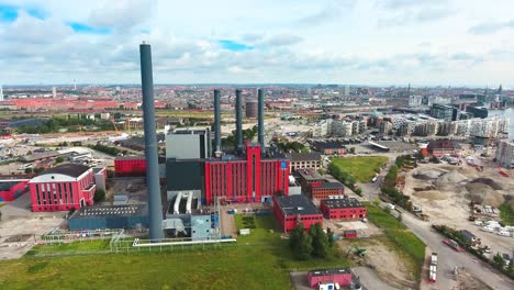 vista aérea de la ciudad de copenhague sobre la central eléctrica de oersted