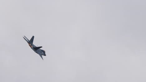 las maniobras del f22 en la guerra civil siria