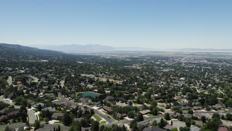 Residential-Real-Estate-Houses-in-Utah-City-of-Bountiful,-near-Salt-Lake-City---Aerial