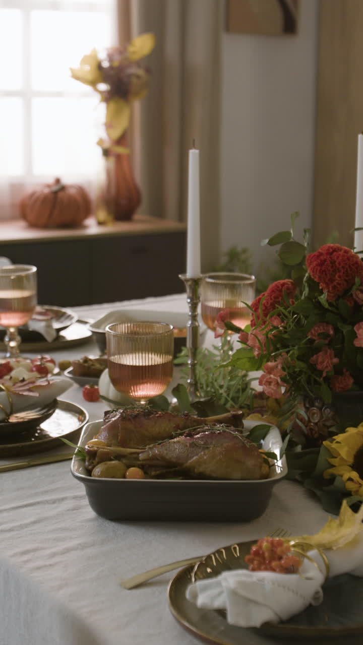 Thanksgiving Dinner Table Setting
