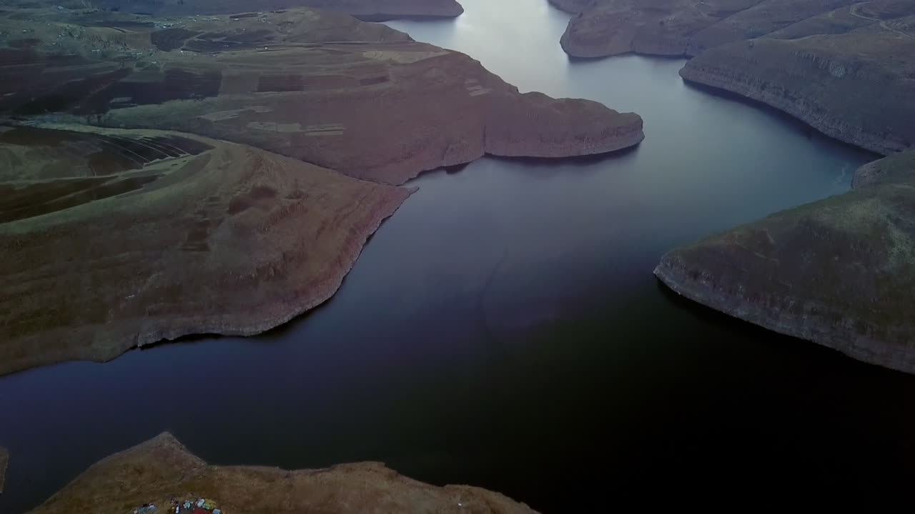놀라울 정도로 웅장합니다.