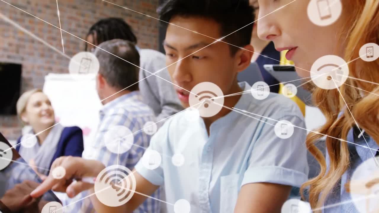 사무실에서 다양한 사업가들과의 연결 네트워크의 활성화