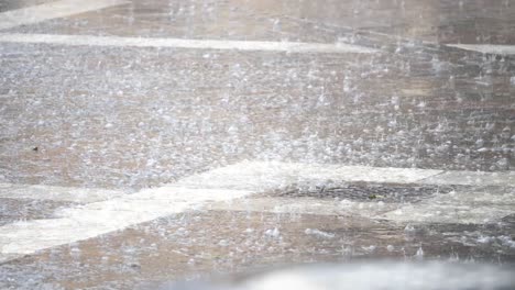 Gotas-De-Lluvia-Cayendo-Al-Pavimento-En-Valletta-Malta