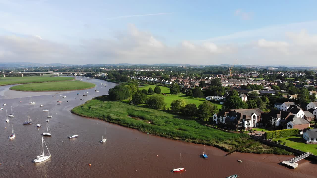 Panoramica aerea su Topsham accanto al fiume Exe nel Devon