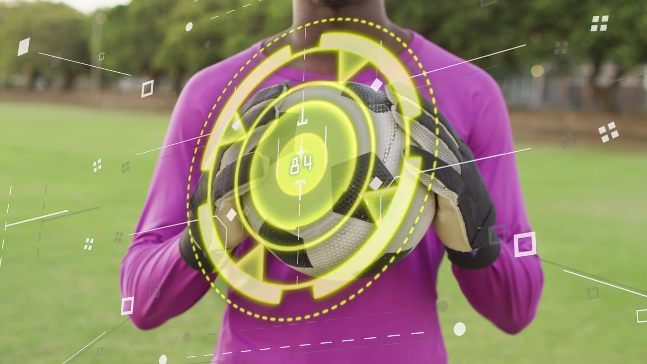 Goleiro ajustando a pegada após HUD amarelo aparecer e escanear bola de futebol para treinamento esportivo.