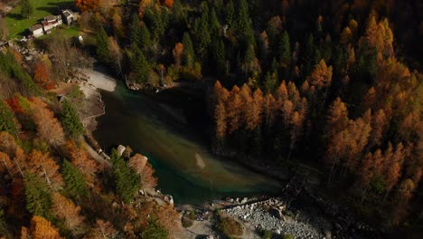 Val-di-Mello-Nature-Park-During-Autumn-Season-In-Lombardy,-Italy