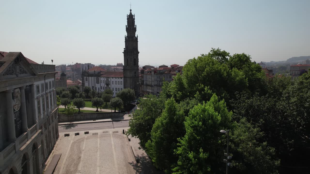 Luftfoto af historiske bybygninger i Porto, Portugal