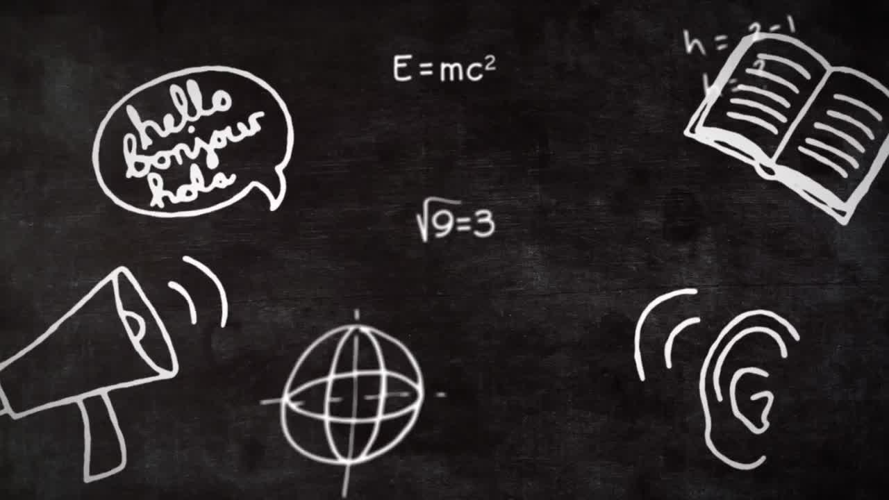 iconos de conceptos escolares y ecuaciones matemáticas contra la pizarra