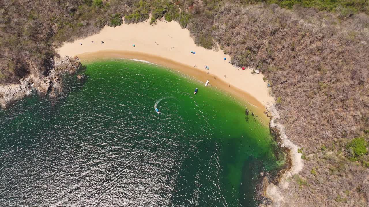 bahía de organo, casi prístina en la costa del pacífico mexicano, en huatulco, oaxaca